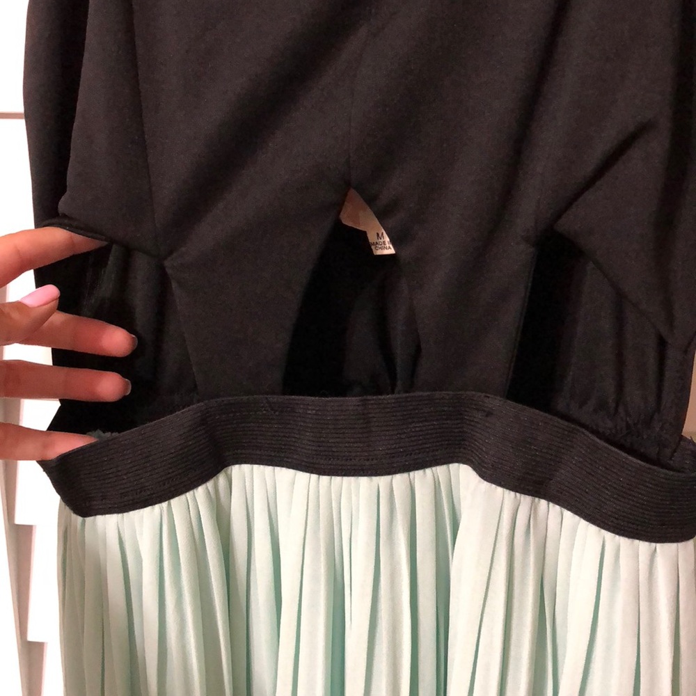 Black and Mint cut out and Pleaded Dress - Picture 3 of 6